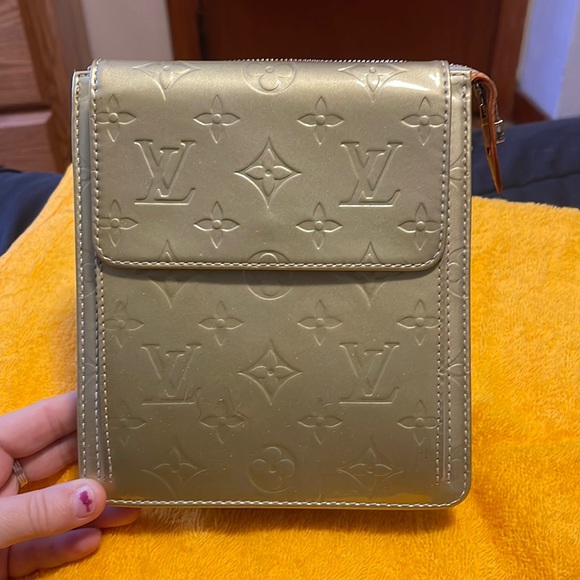Louis Vuitton Handbags - Authentic Louis Vuitton vernis crossbody